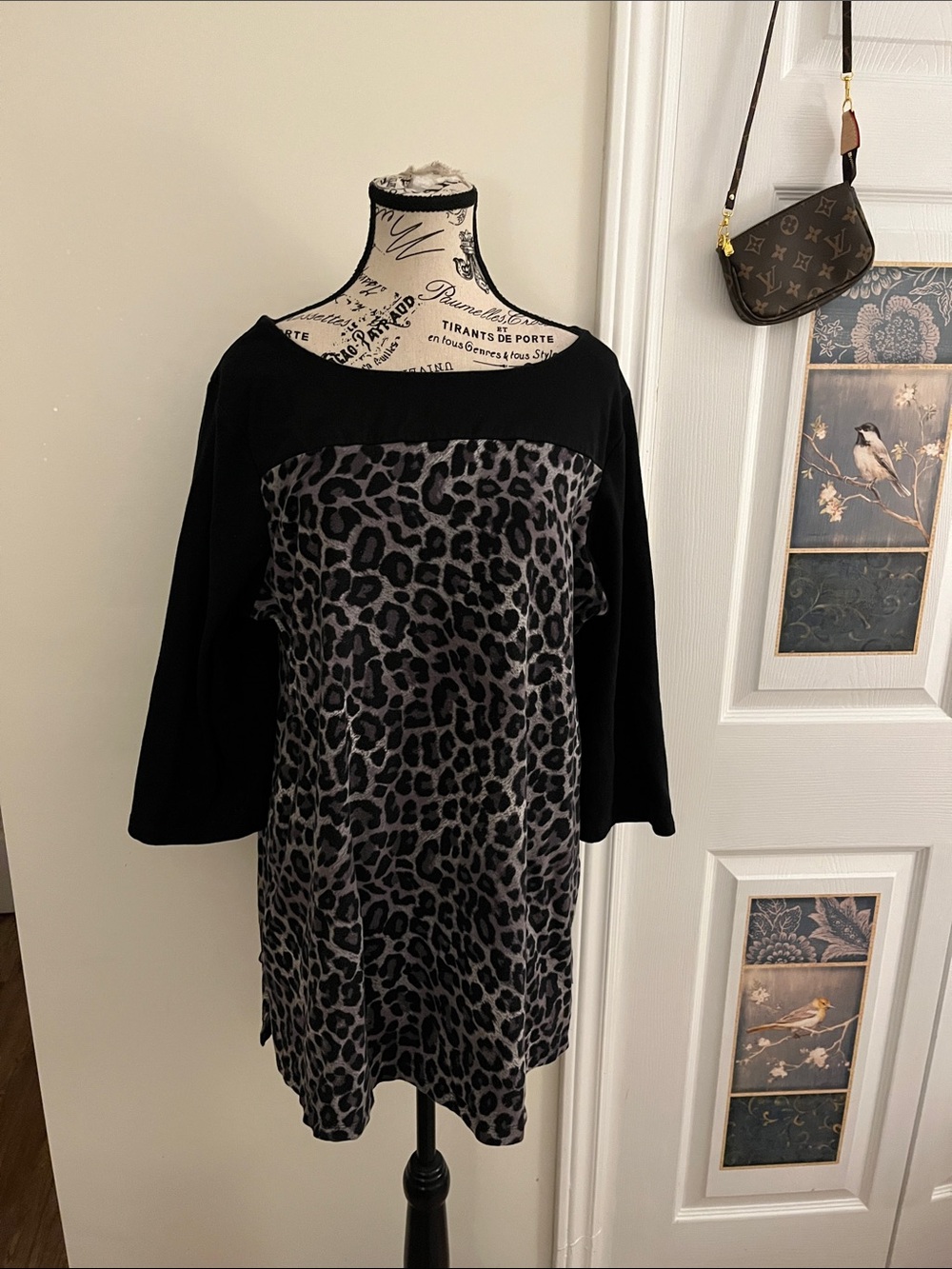 😃Leopard Print Cotton Tunic Top with Black Yoke